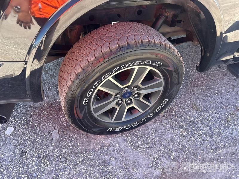 Ford F-150 XLT 4x4 Crew Cab Pickup その他