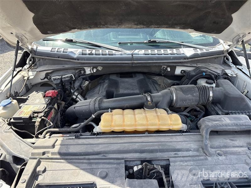 Ford F-150 XLT 4x4 Crew Cab Pickup その他