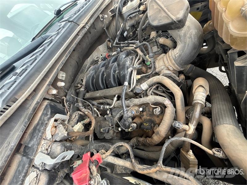 Ford F-150 XLT 4x4 Crew Cab Pickup أخرى