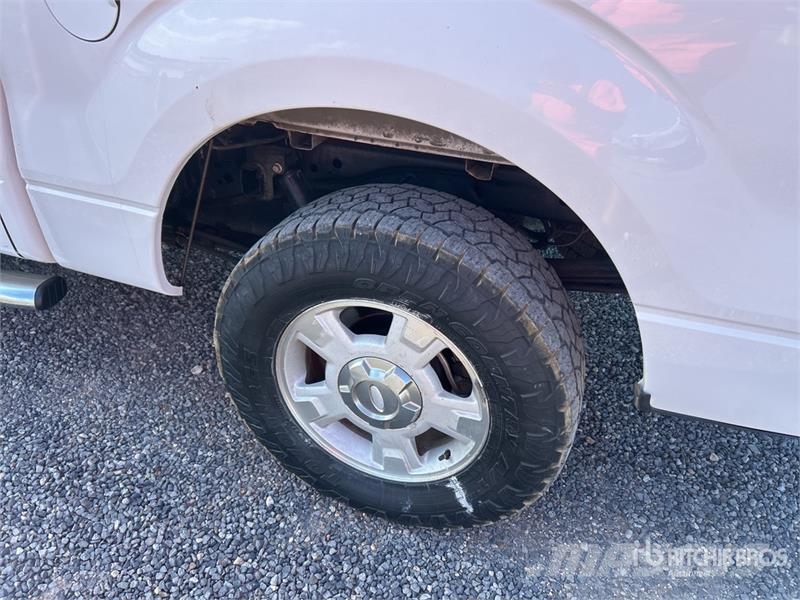 Ford F-150 XLT 4x4 Crew Cab Pickup Інше