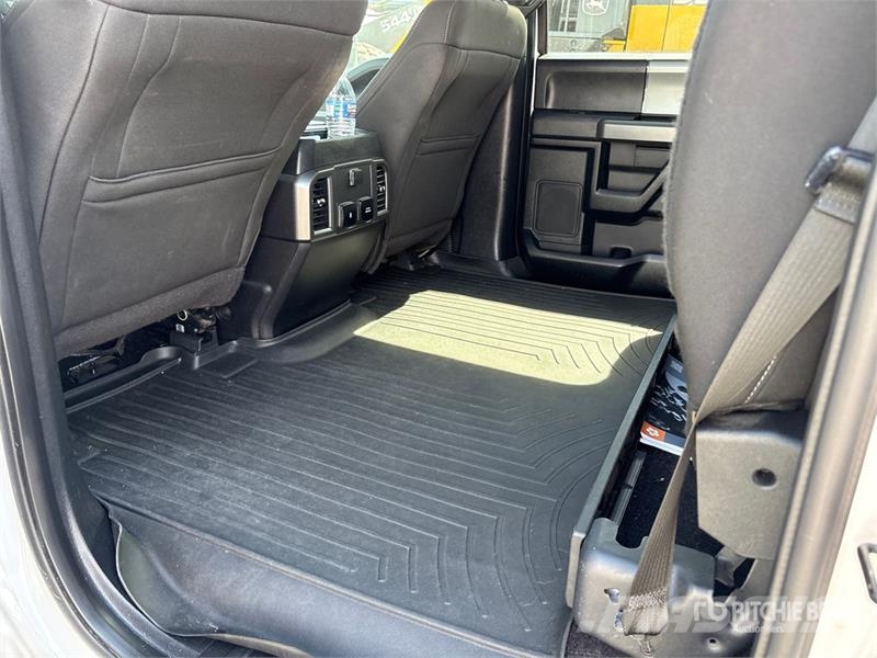 Ford F-150 XLT 4x4 Crew Cab Pickup その他
