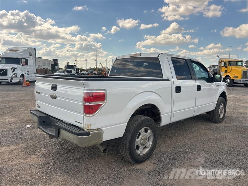 Ford F-150 XLT 4x4 Crew Cab Pickup Egyéb