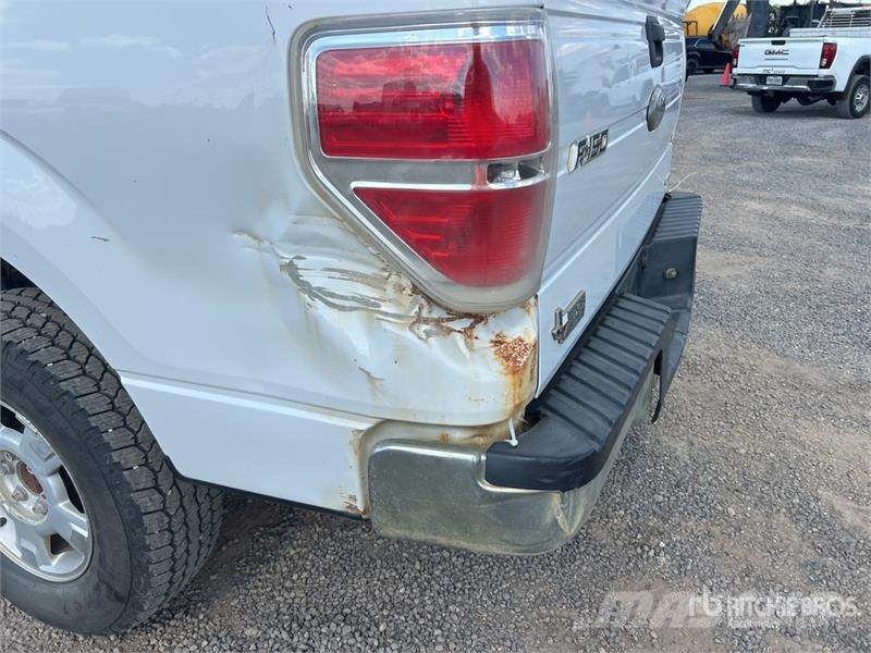 Ford F-150 XLT 4x4 Crew Cab Pickup Egyéb