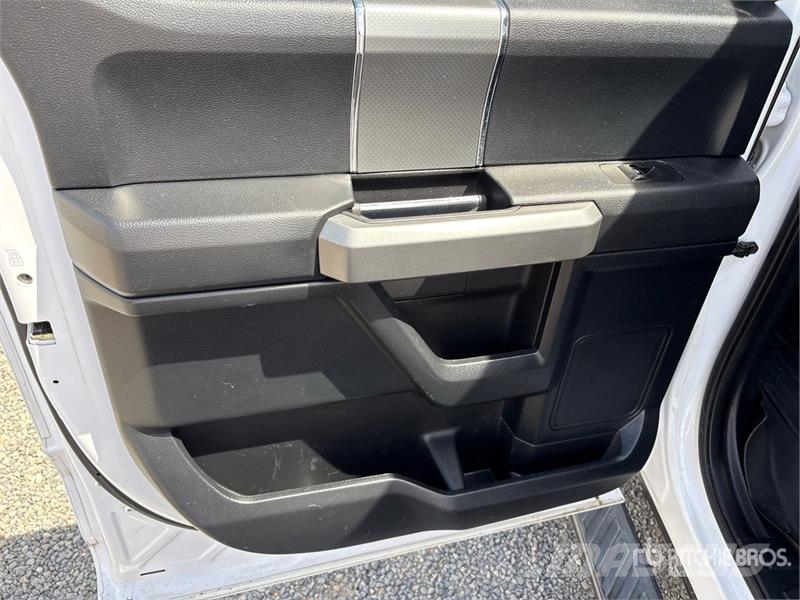 Ford F-150 XLT 4x4 Crew Cab Pickup その他