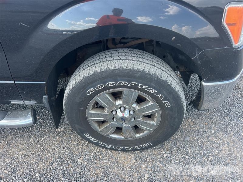 Ford F-150 XLT 4x4 Crew Cab Pickup (Inoperable) Други