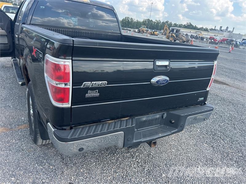 Ford F-150 XLT 4x4 Crew Cab Pickup (Inoperable) Други