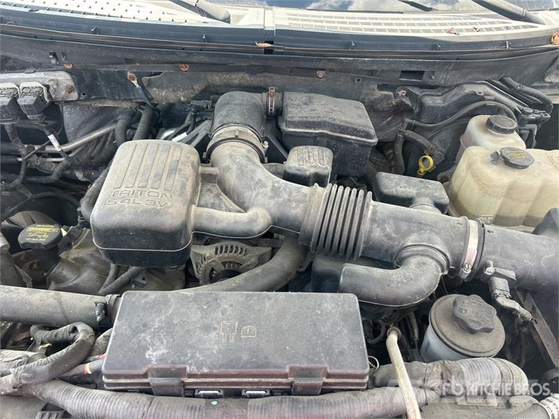 Ford F-150 XLT 4x4 Crew Cab Pickup (Inoperable) Други
