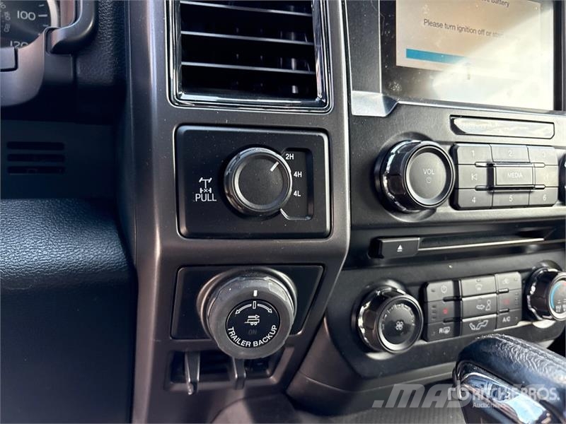 Ford F-150 XLT 4x4 Crew Cab Pickup その他