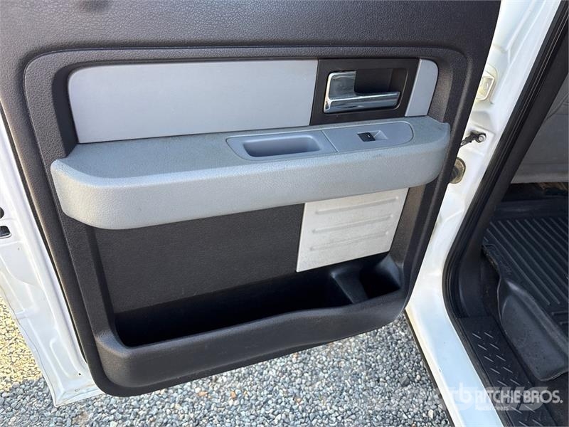 Ford F-150 XLT 4x4 Crew Cab Pickup Інше