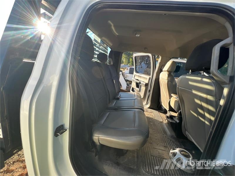 Ford F-250 Tovornjaki s kesonom/platojem