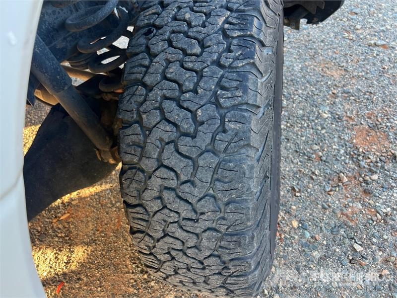 Ford F-250 Tovornjaki s kesonom/platojem