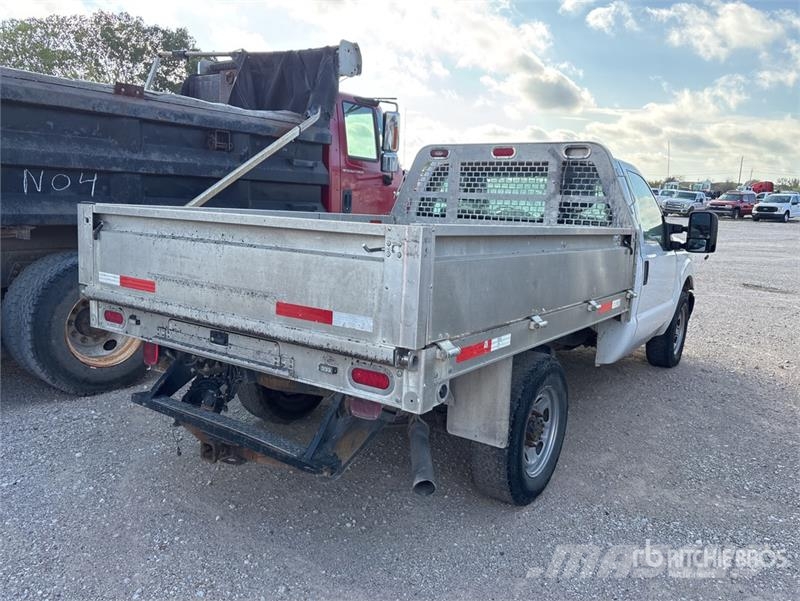 Ford F-250 Pritschenwagen/Pritschenwagen mit Seitenklappe