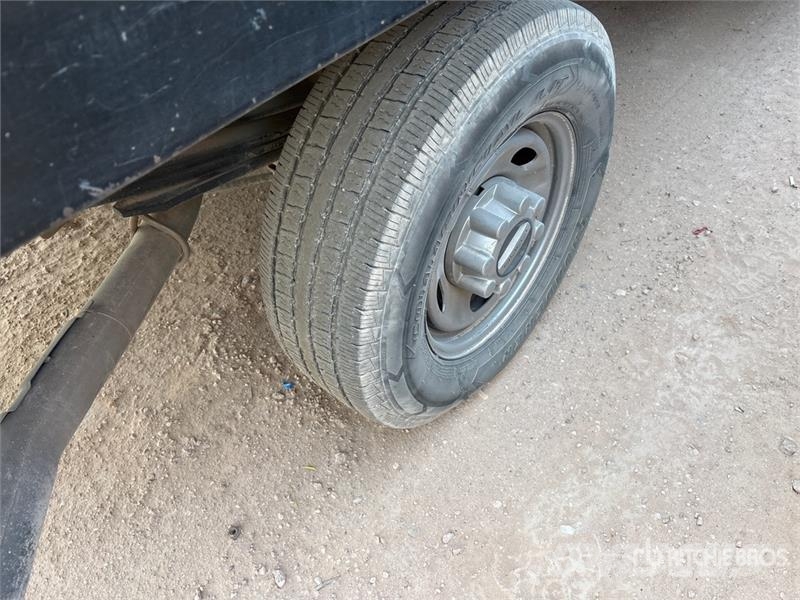 Ford F-250 Вантажівки-платформи/бокове розвантаження