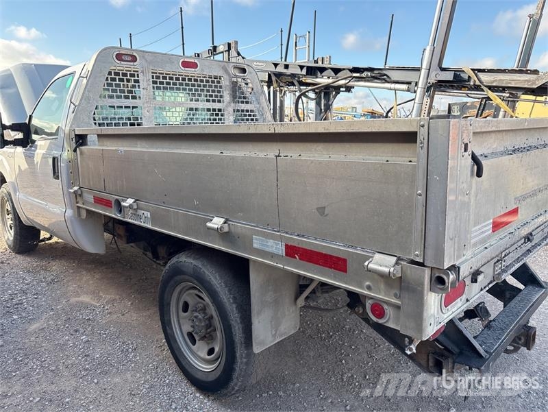 Ford F-250 Pritschenwagen/Pritschenwagen mit Seitenklappe