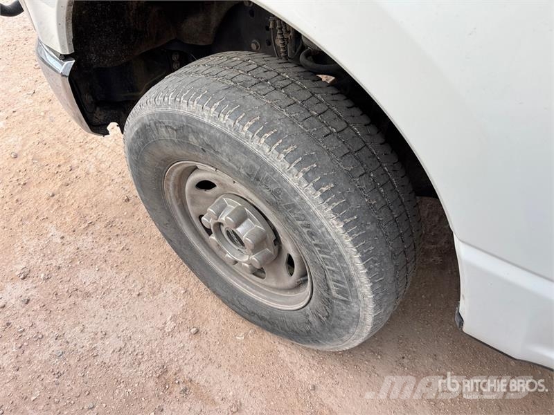Ford F-250 Вантажівки-платформи/бокове розвантаження