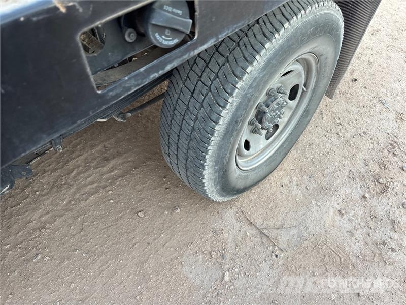 Ford F-250 Вантажівки-платформи/бокове розвантаження