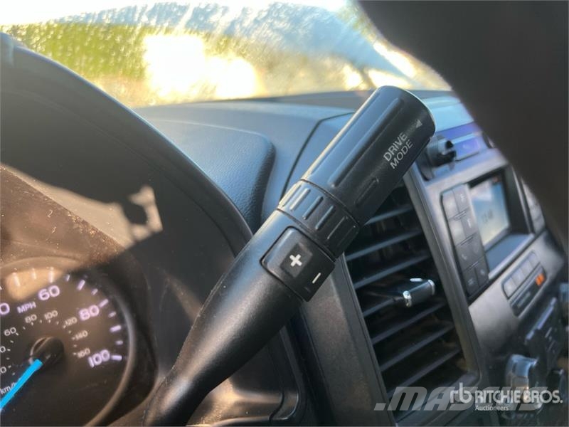 Ford F-250 Tovornjaki s kesonom/platojem
