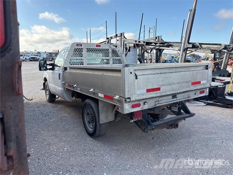 Ford F-250 Pritschenwagen/Pritschenwagen mit Seitenklappe