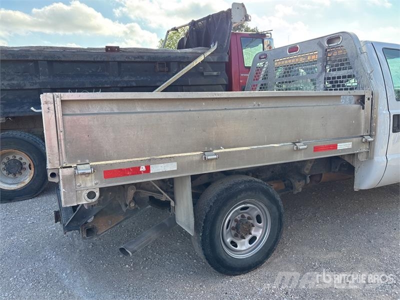 Ford F-250 Pritschenwagen/Pritschenwagen mit Seitenklappe