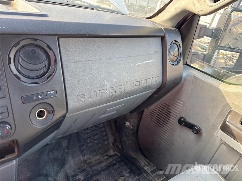 Ford F-250 Pritschenwagen/Pritschenwagen mit Seitenklappe