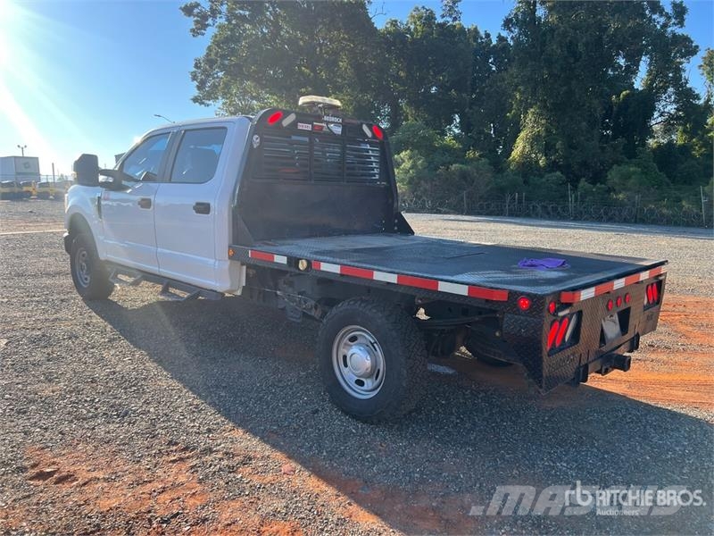 Ford F-250 Tovornjaki s kesonom/platojem