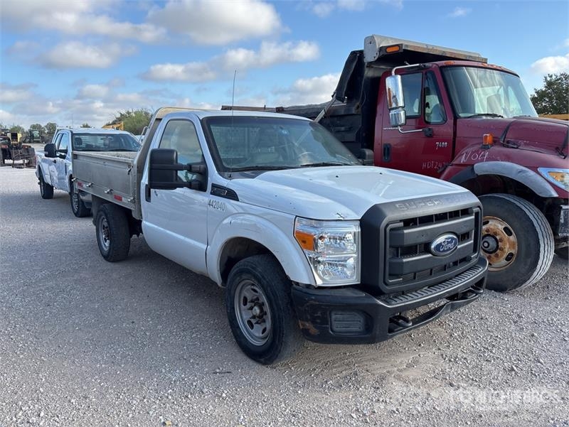 Ford F-250 Pritschenwagen/Pritschenwagen mit Seitenklappe