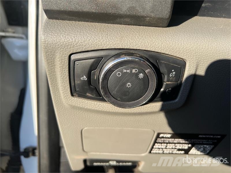 Ford F-250 Tovornjaki s kesonom/platojem