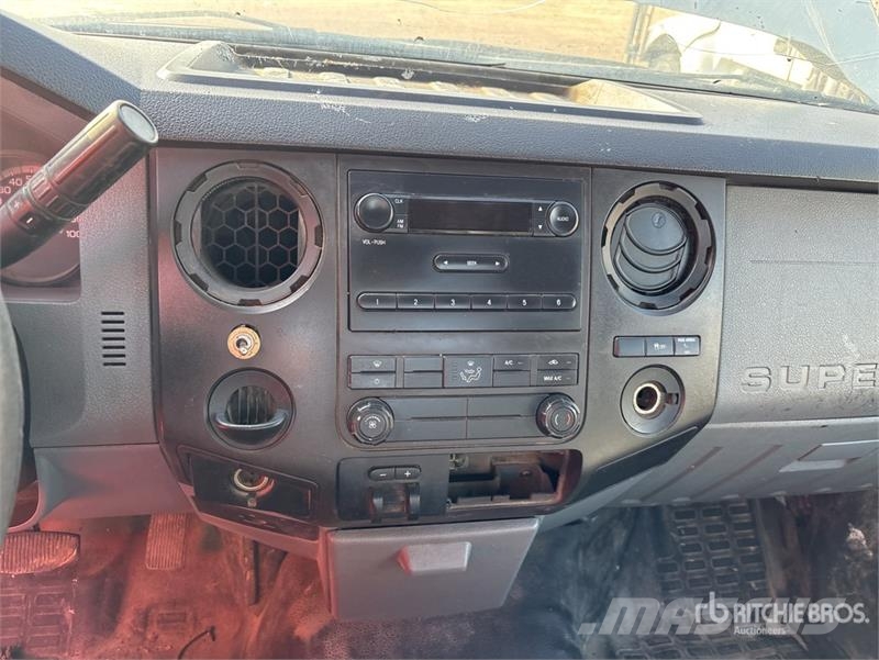 Ford F-250 Pritschenwagen/Pritschenwagen mit Seitenklappe