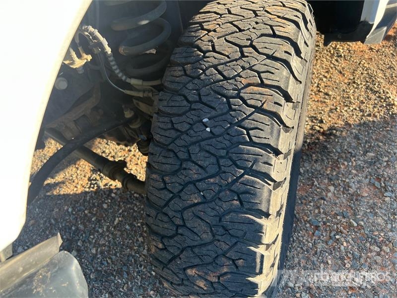 Ford F-250 Tovornjaki s kesonom/platojem
