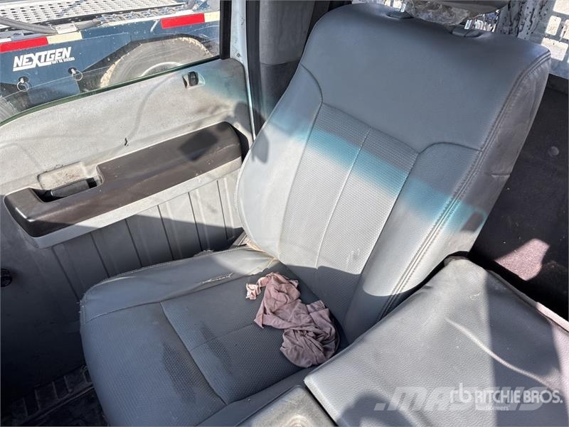 Ford F-250 Pritschenwagen/Pritschenwagen mit Seitenklappe