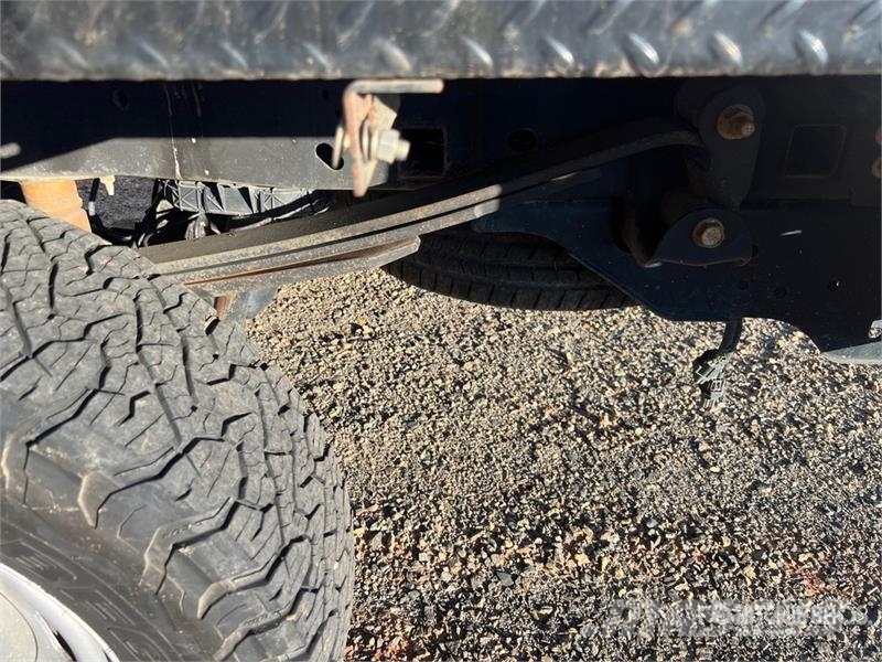 Ford F-250 Tovornjaki s kesonom/platojem