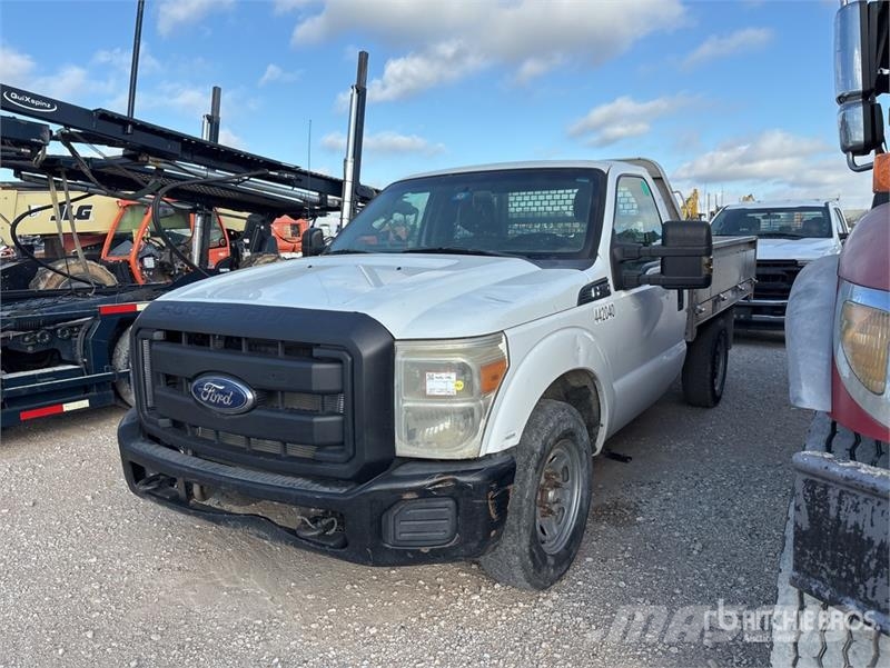 Ford F-250 Pritschenwagen/Pritschenwagen mit Seitenklappe