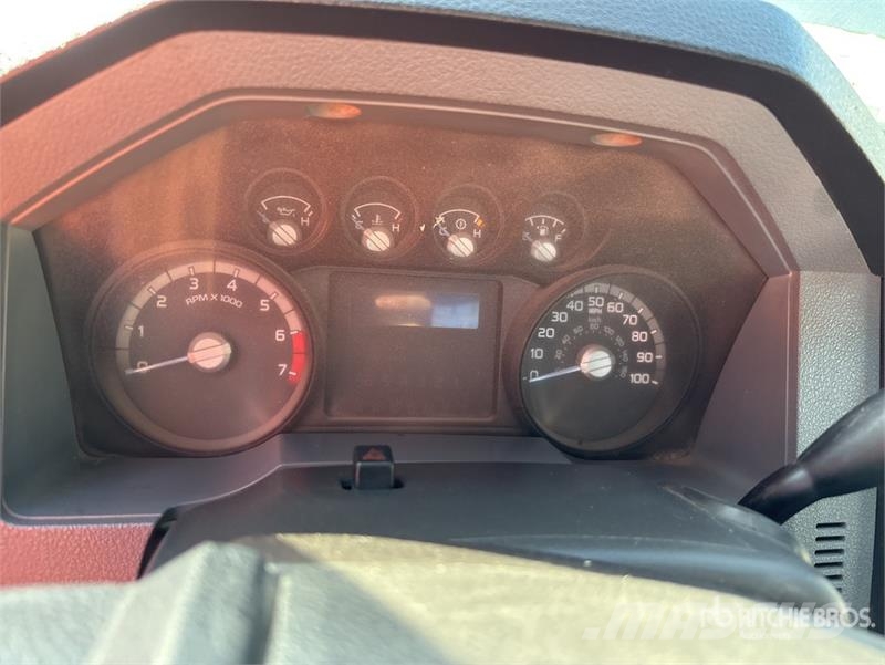 Ford F-250 Pritschenwagen/Pritschenwagen mit Seitenklappe
