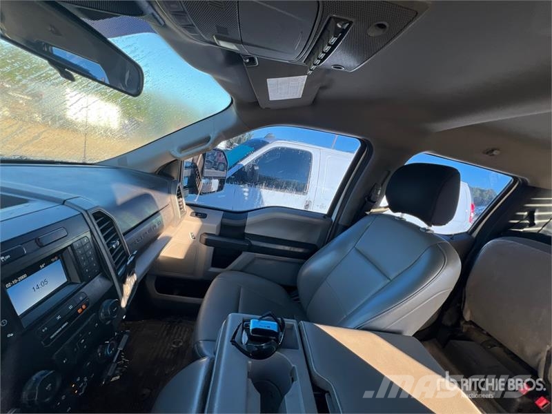 Ford F-250 Tovornjaki s kesonom/platojem