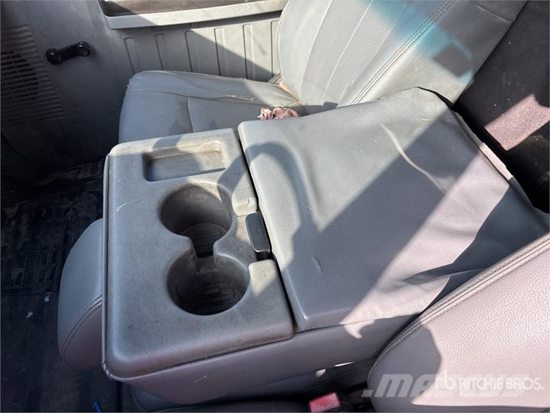 Ford F-250 Pritschenwagen/Pritschenwagen mit Seitenklappe