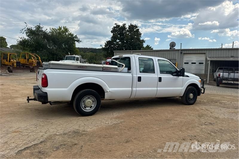 Ford F-250 4x2 Crew Cab Pickup 其他
