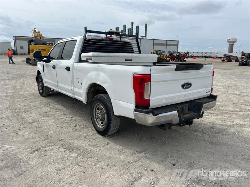 Ford F-250 4x2 Crew Cab Pickup Citi