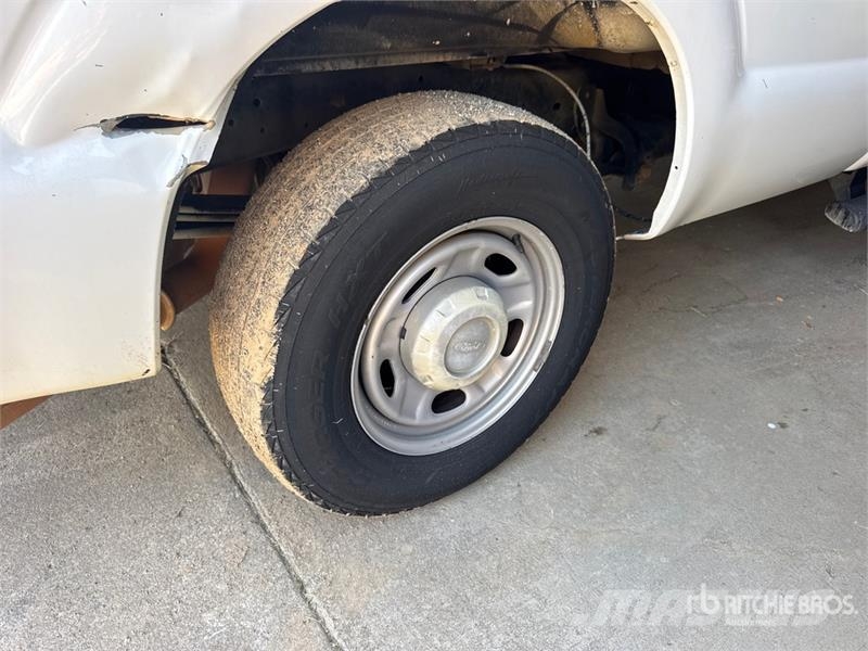 Ford F-250 4x2 Crew Cab Pickup 其他