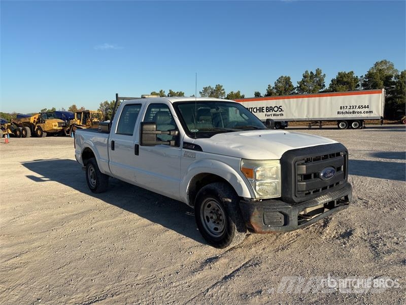 Ford F-250 4x2 Crew Cab Pickup Ostalo