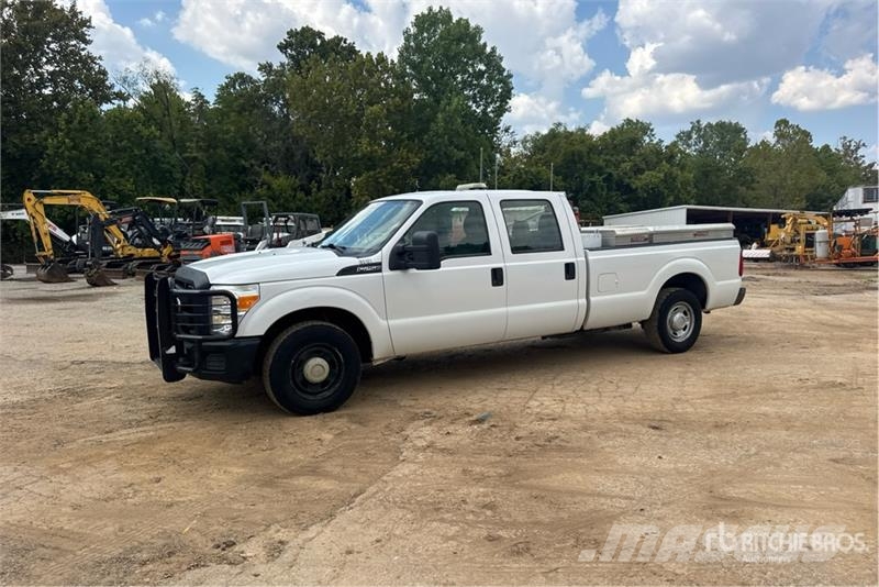 Ford F-250 4x2 Crew Cab Pickup 其他