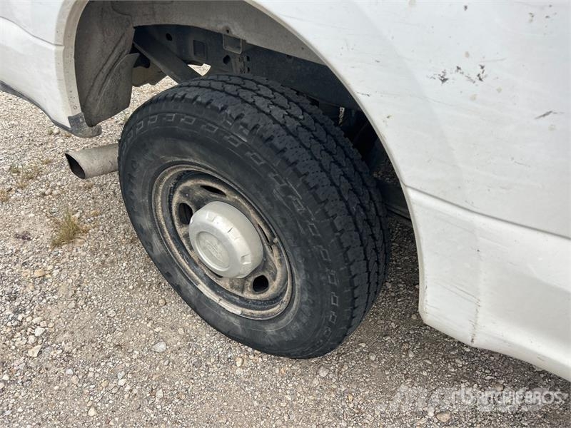 Ford F-250 4x2 Crew Cab Pickup Прочие фургоны