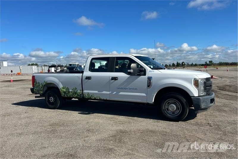 Ford F-250 4x2 Crew Cab Pickup Ostalo