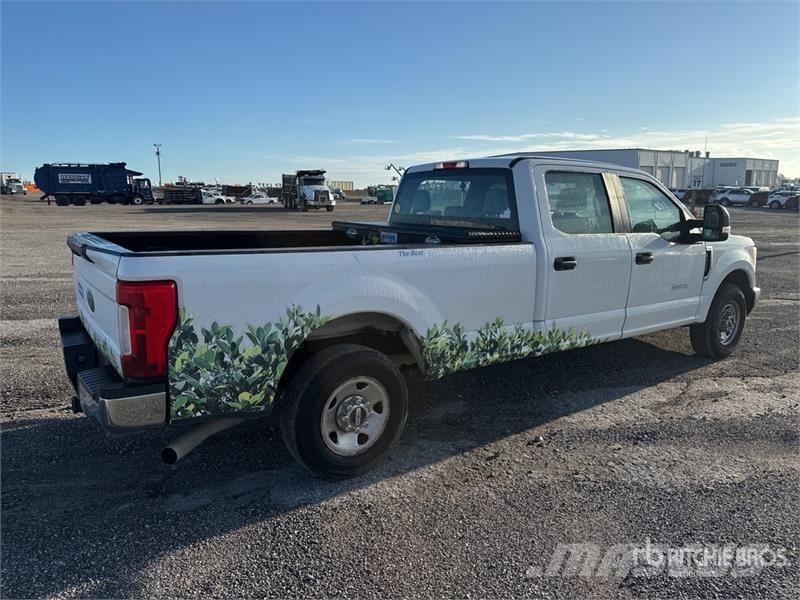 Ford F-250 4x2 Crew Cab Pickup Anders