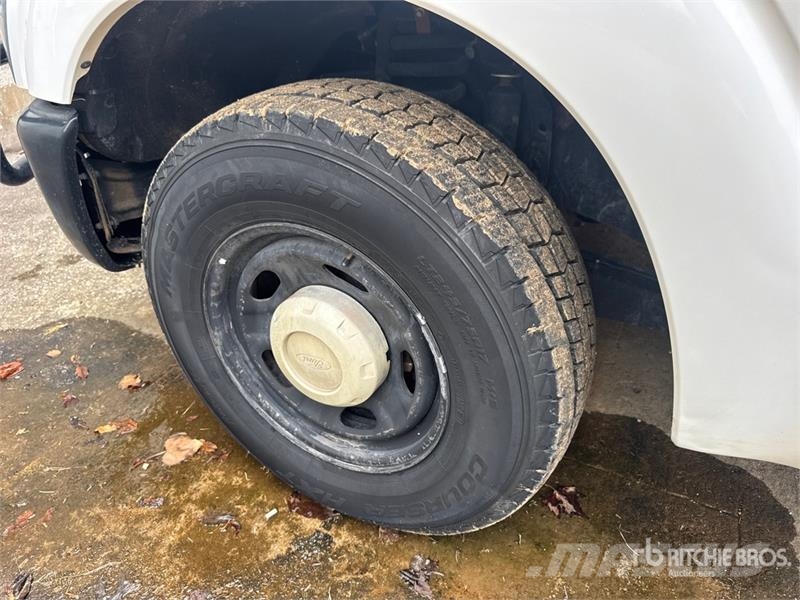 Ford F-250 4x2 Crew Cab Pickup 其他