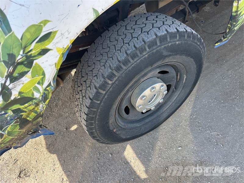 Ford F-250 4x2 Crew Cab Pickup Furgoni altro