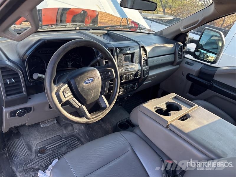 Ford F-250 4x2 Crew Cab Pickup Ostalo