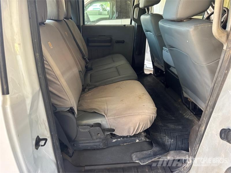 Ford F-250 4x2 Crew Cab Pickup 其他