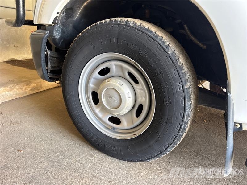 Ford F-250 4x2 Crew Cab Pickup 其他