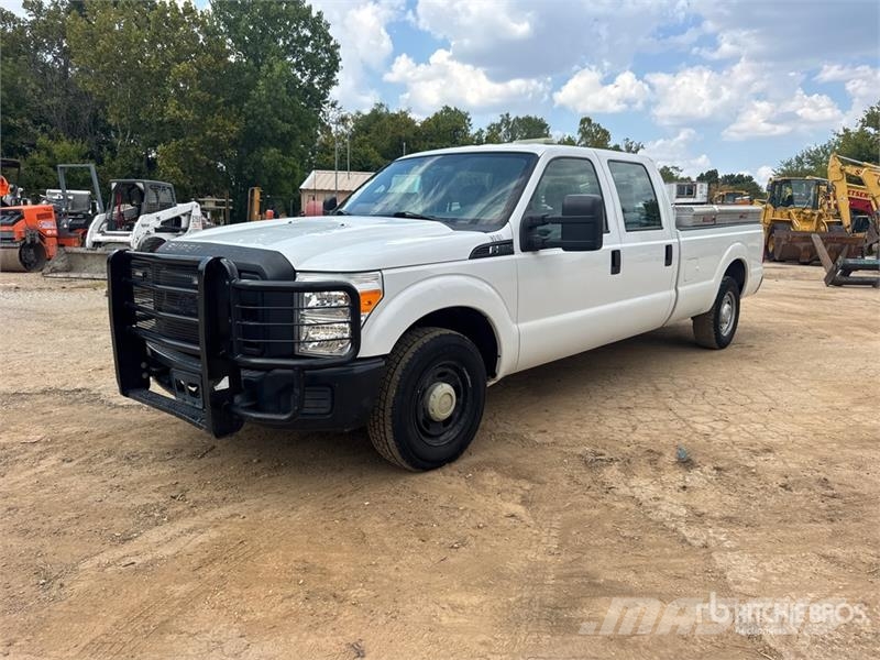 Ford F-250 4x2 Crew Cab Pickup 其他