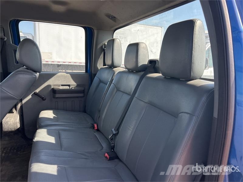 Ford F-250 4x2 Crew Cab Pickup Furgoni altro